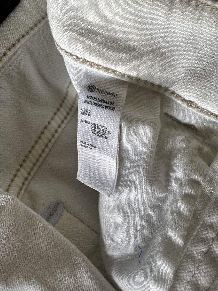 Jeans: White cargo jeans  – Usato da Männedorf venduto da Clearskies 3
