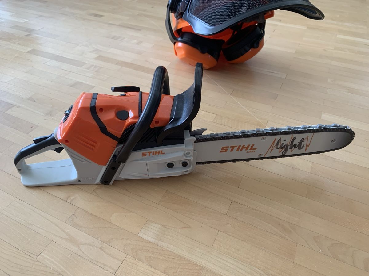 Spielzeuge: Stihl Spielzeugkettensäge mit Helm – Gebraucht aus Stansstad von goodmorninglucerne 7