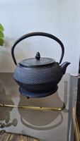 Théière en fonte noire avec filtre