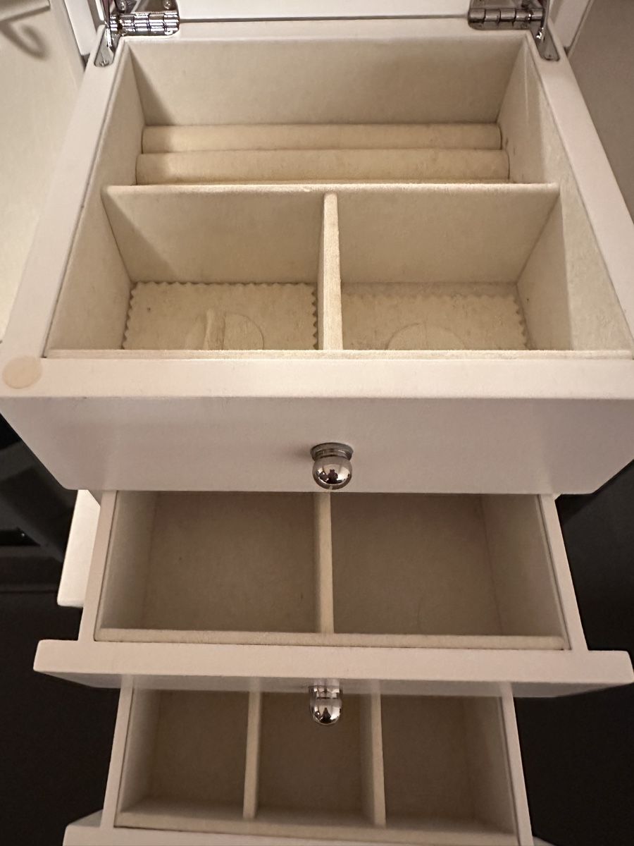 Sonstige Dekorationen & Accessoires: Schmuckkasten weiss – Gebraucht aus Zürich von Butterfluege 1