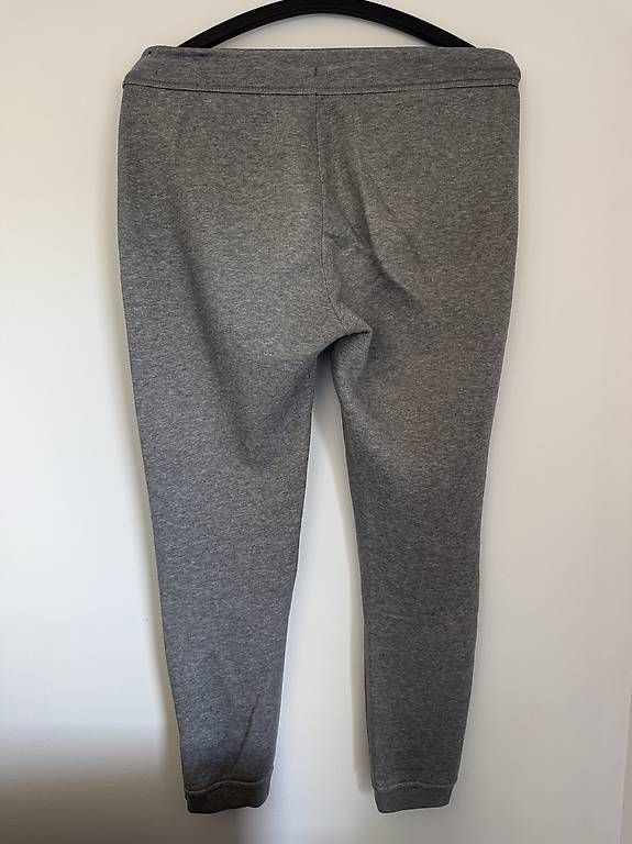 Pantaloni: Nike Jogginghose Grau Gr. S – Usato da Kreuzlingen venduto da 7de_922d 1