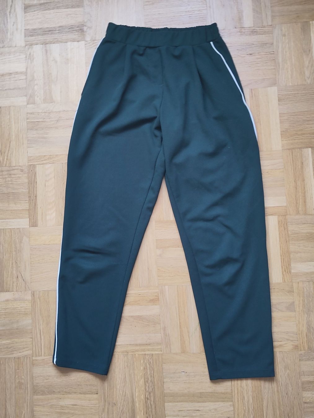 New Look Pantaloni: Dunkelgrüne Hosen Gr. 34 – Nuovo (secondo la descrizione) da Bern venduto da icanhearyoursmile 1