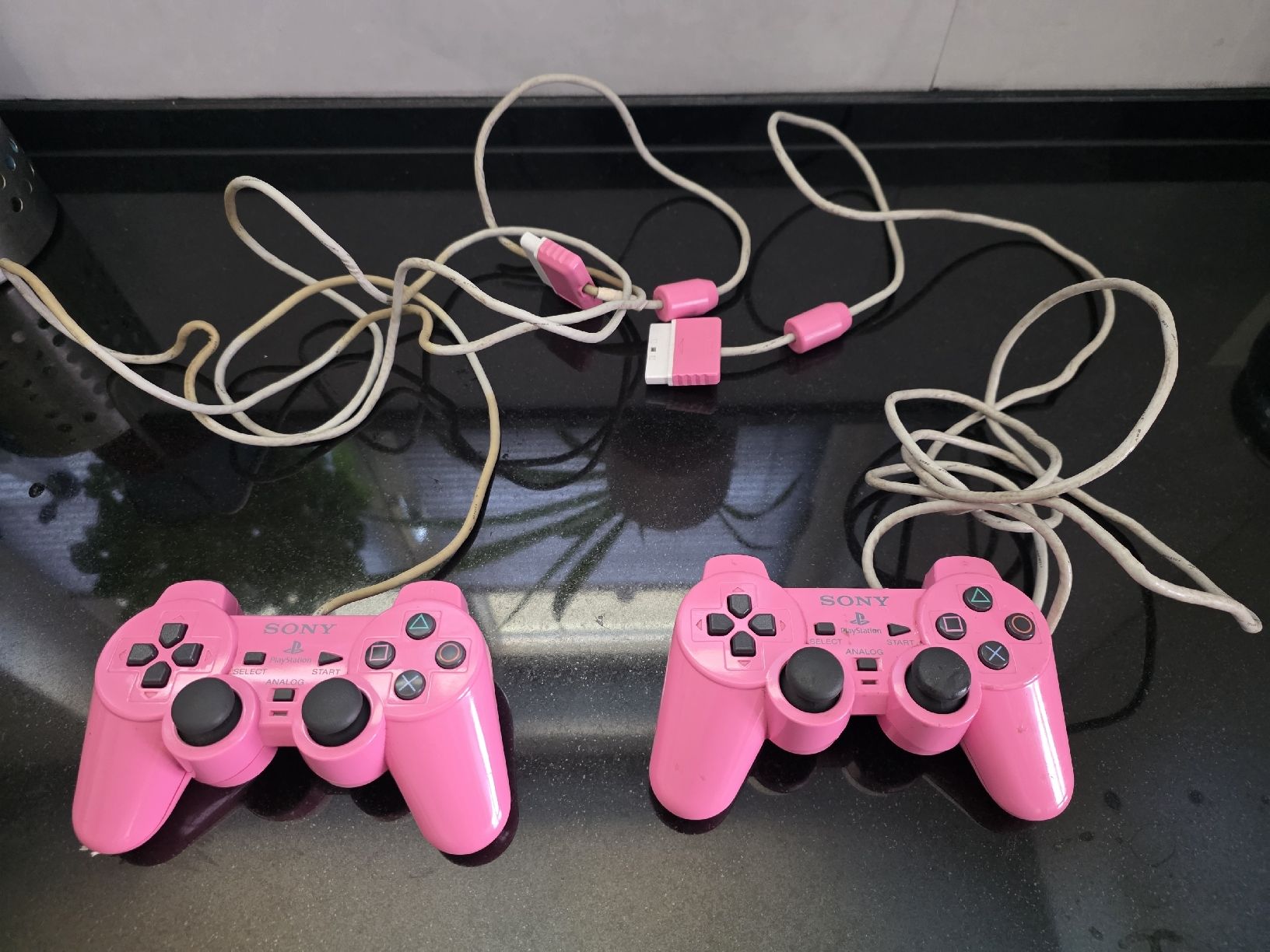 Controller: 2x Sony PlayStation 2 Controller pink  – Usato da Dorf venduto da Echo_Elements