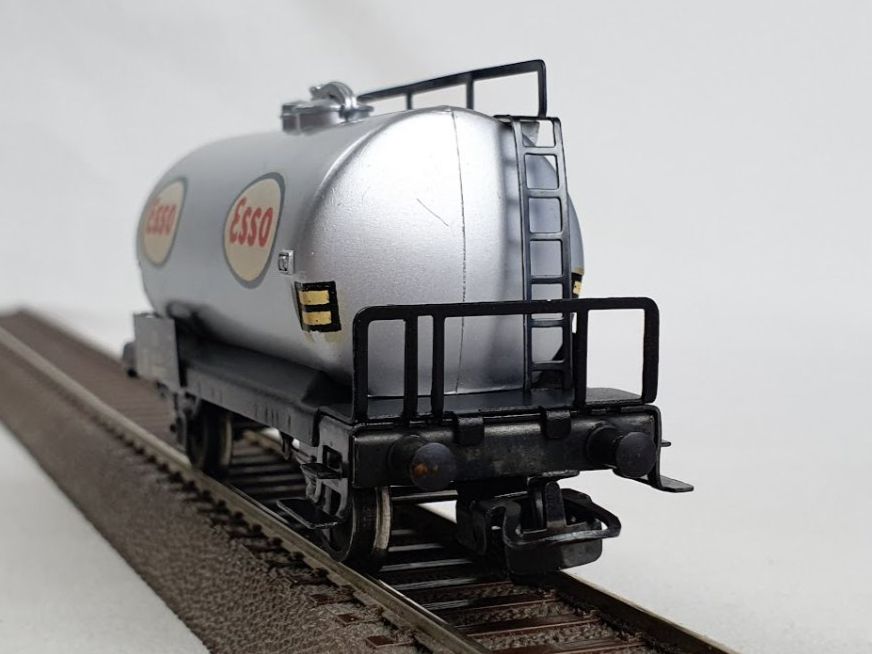 Märklin Modellini di ferrovie: Märklin 4501 DB Kesselwagen "ESSO", Version: 1962 – Usato da Seon venduto da voAllBah 3