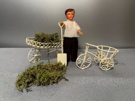 Miniatur Deko Set ARI Bub mit Schaufel, Schubkarre Velo Pst