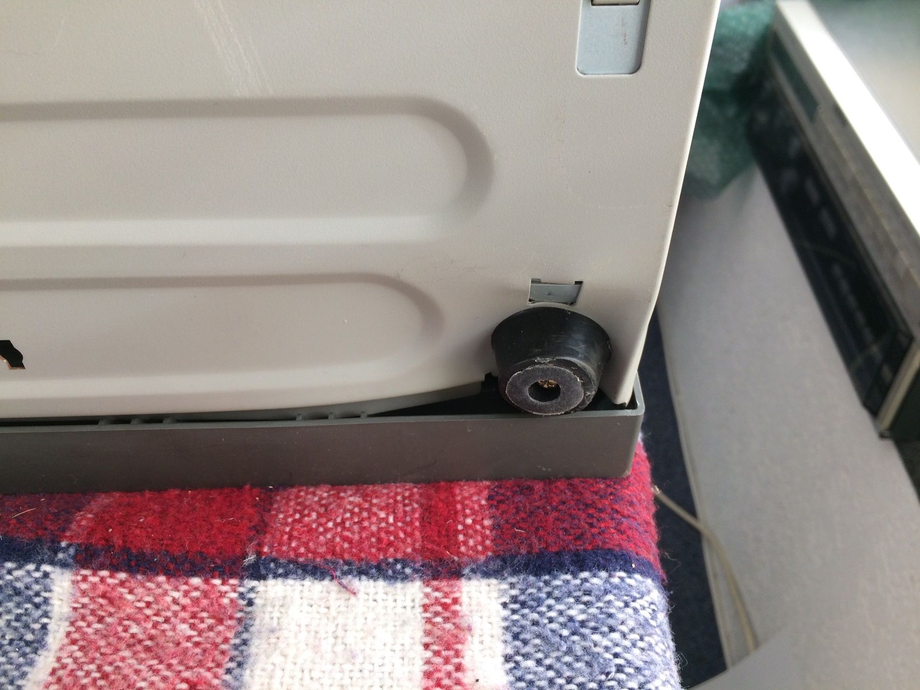 Sony Fernseher: Sony Pvm 20L4 – Defekt aus Genève von est_msm8 8