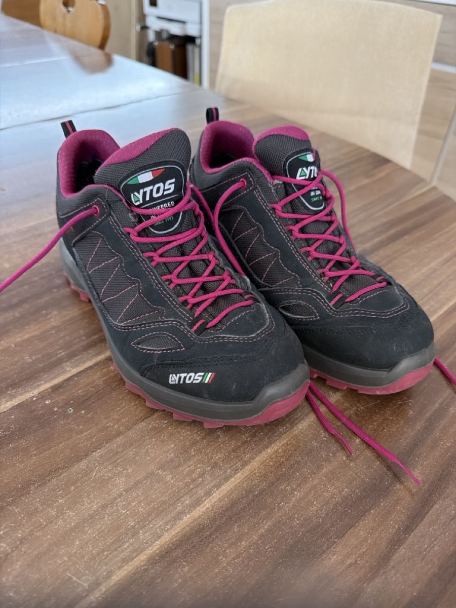 Scarpe da donna: Wanderschuhe – Usato da St. Moritz venduto da dan_r99k
