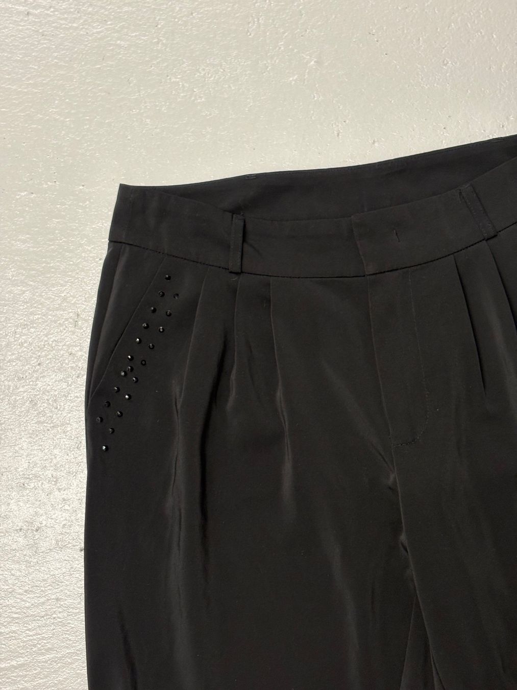 Benetton Pantaloni: Benetton elegante schwarze Hose mit Strass Gr. 38 – Usato da Regensdorf venduto da secondchancefashion 1