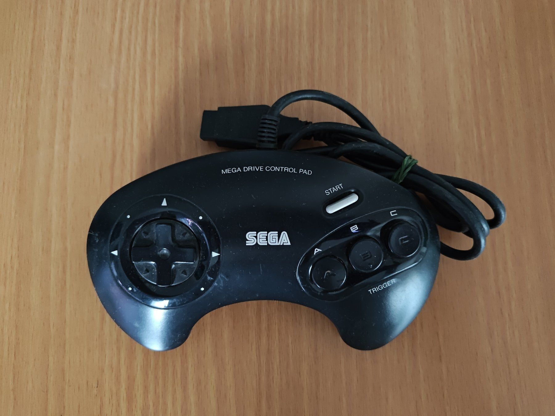Manettes: SEGA Mega Drive Controller – D'occasion à Hochdorf par all_u_want