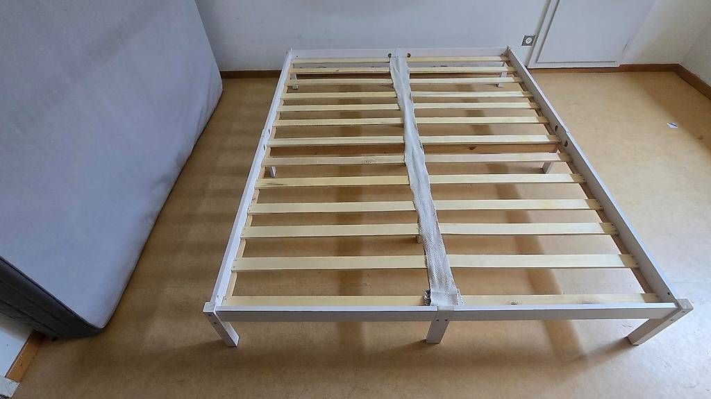 Betten: Bettgestell mit Lattenrost und Matratze – Gebraucht aus Bern von GieFFe