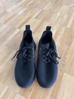 Schwarze Turnschuhe, neuwertig Grösse 35