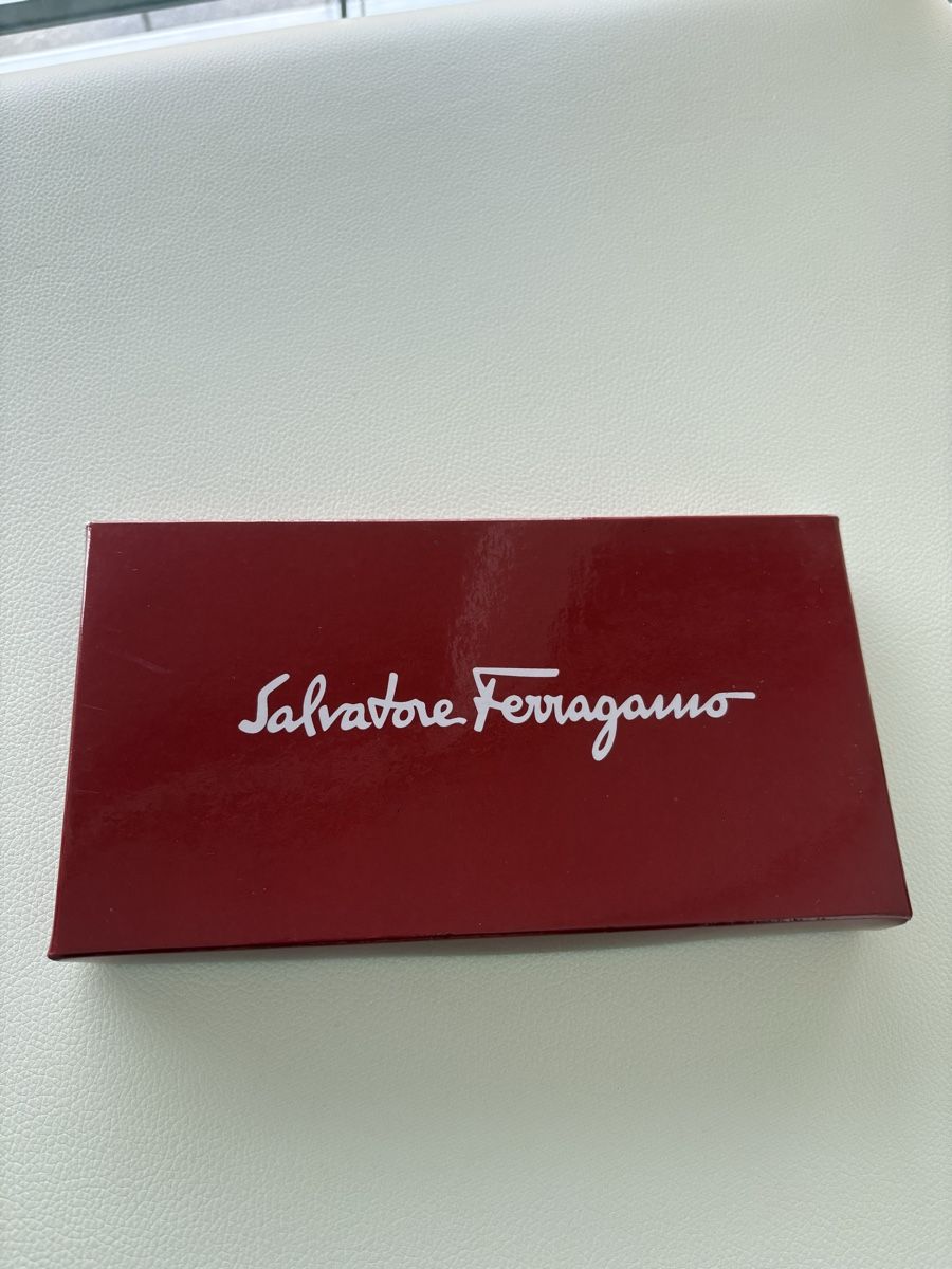 Salvatore Ferragamo Portafogli: Salvatore Ferragamo wallet ,original ,new ,leather – Nuovo (secondo la descrizione) da Lausanne venduto da oyu_hgg5 3