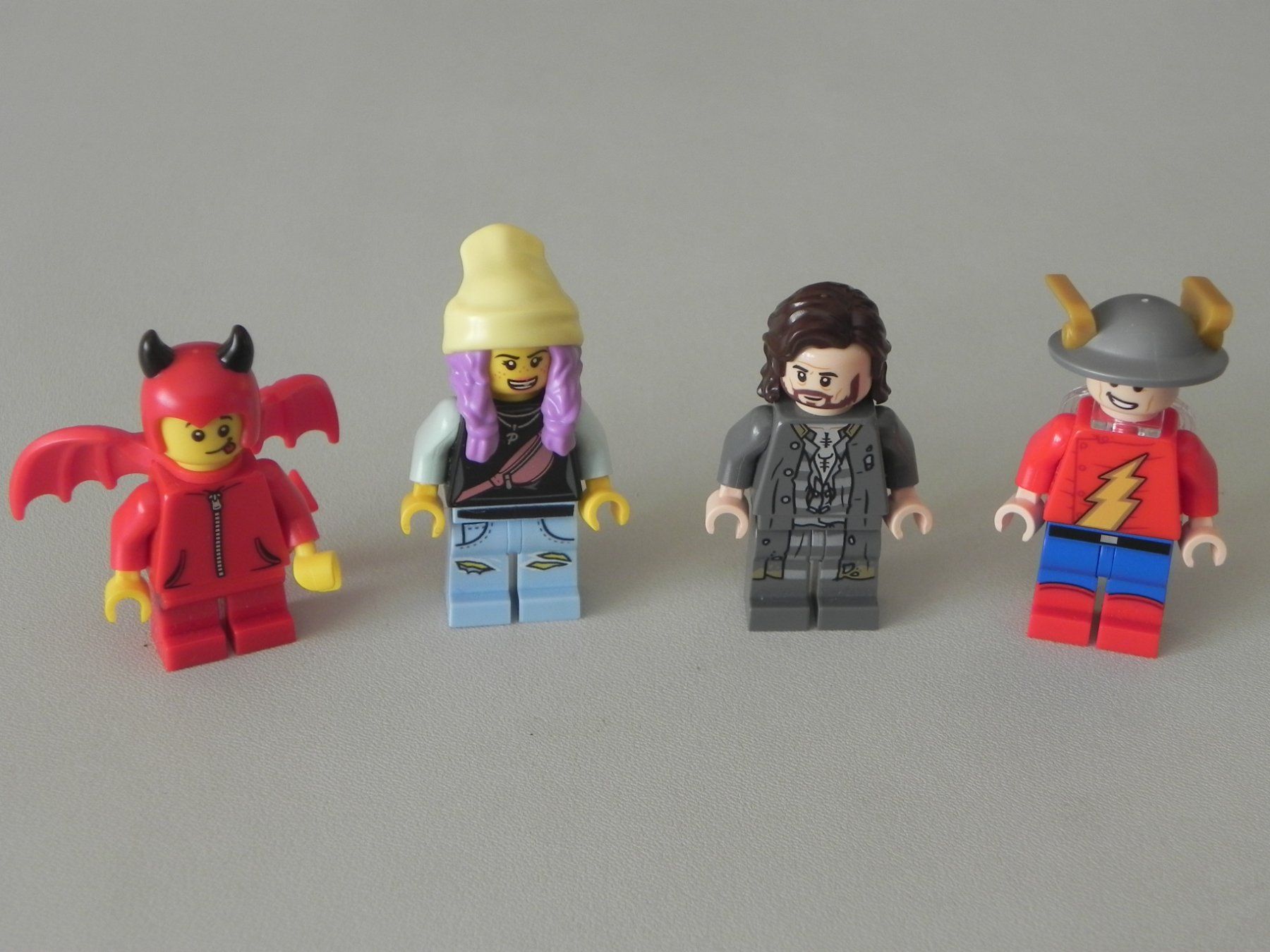 Lego Spielzeuge: 4 Lego Minifiguren – Gebraucht aus Minusio von Lory64