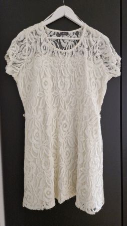 Sommerliches Spitzenkleid, creme-weiss