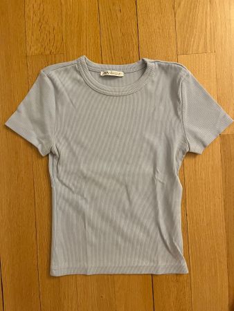T-Shirt Top hellblau gerippelt eng Zara