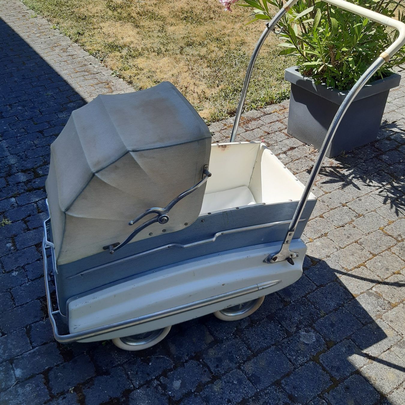 Kinderwagen: Kinderwagen Helvetia 1950 – Gebraucht aus Subingen von sandstrasse 4