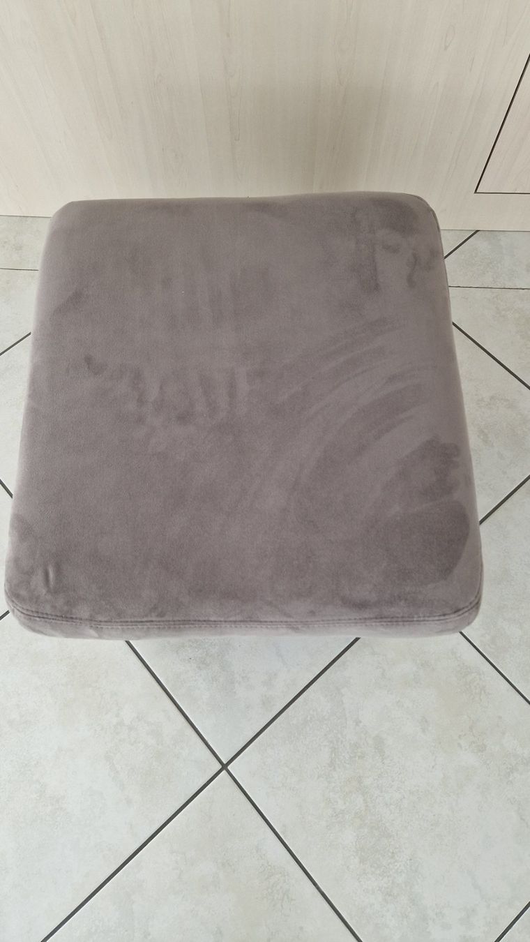 Hocker: Hocker Velour Silbergrau TOP Zustand – Gebraucht aus Willerzell von Dimi59 2