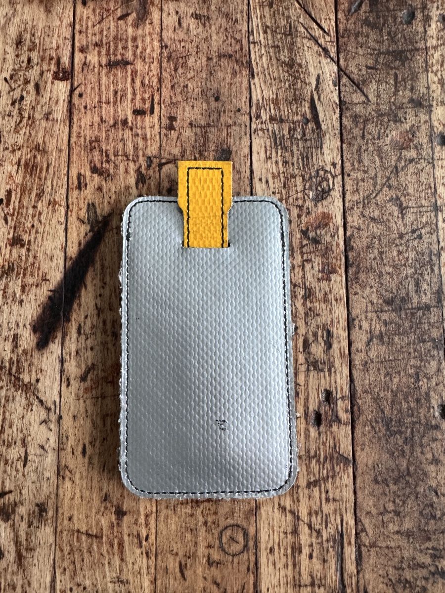 Freitag Cover & Protezioni schermo: Freitag Tasche Handyhülle Silber – Usato da Hedingen venduto da jackie74 1