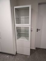 Ikea Besta Vitrine mit Beleuchtung