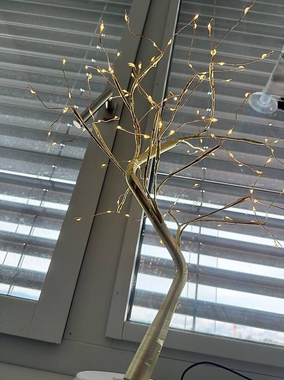 Lampes: Lampe arbre LED décorative  Alimentation USB – D'occasion à Morges par con_jw6n 3