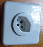 Steckdose in Weiss, Typ 13 – 8.5 x 8.5 cm -