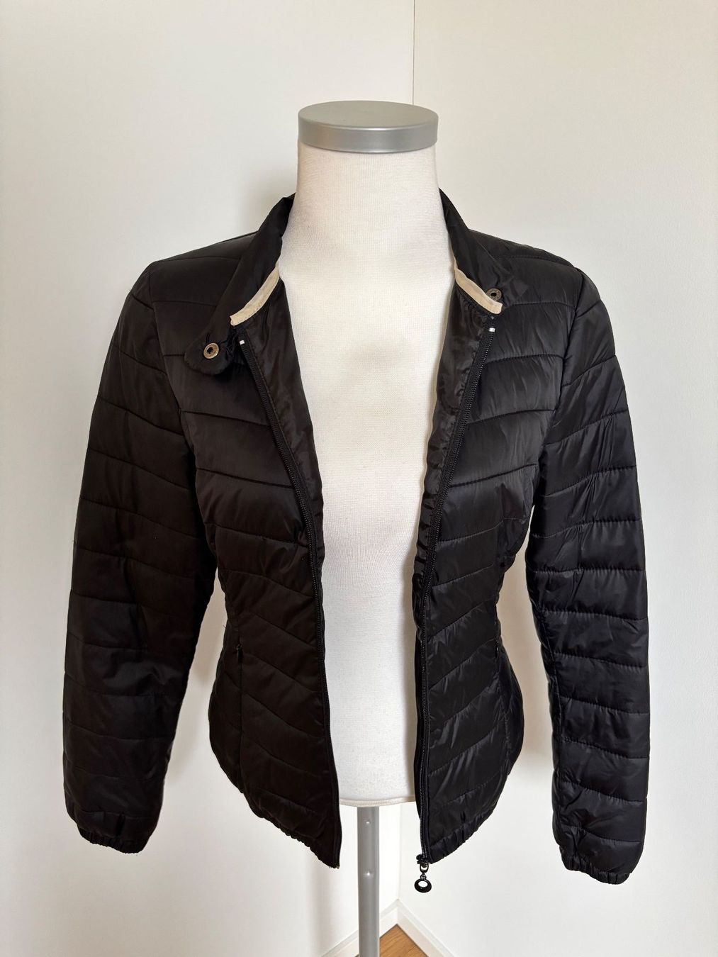 Giacche: Daunenjacke (Gr. S) neu – Usato da Neunkirch venduto da autoscooter57 2