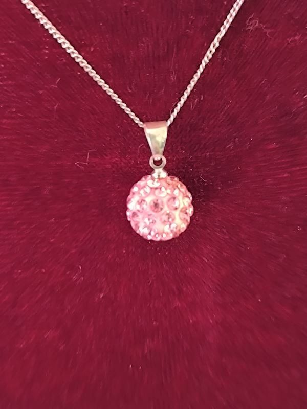 Catenine: Halskette mit rosa Anhänger – Usato da Rüti ZH venduto da Restwert_Rueti_ZH 2