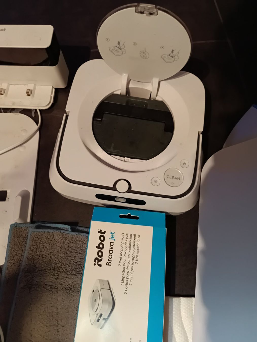 Irobot Aspirateurs & Accessoires: irobot braava jet m6 – Défectueux à Bertschikon (Gossau, ZH) par SJLPHI 2