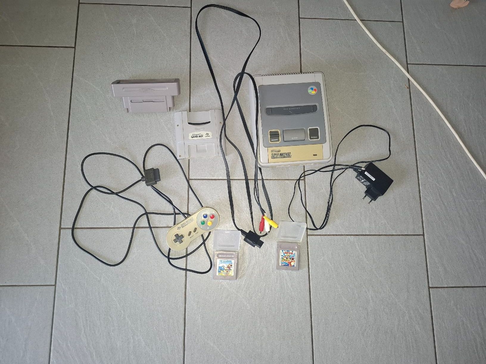 Nintendo Console: SNES mit Zubehör – Usato da Bözen venduto da Tropi21