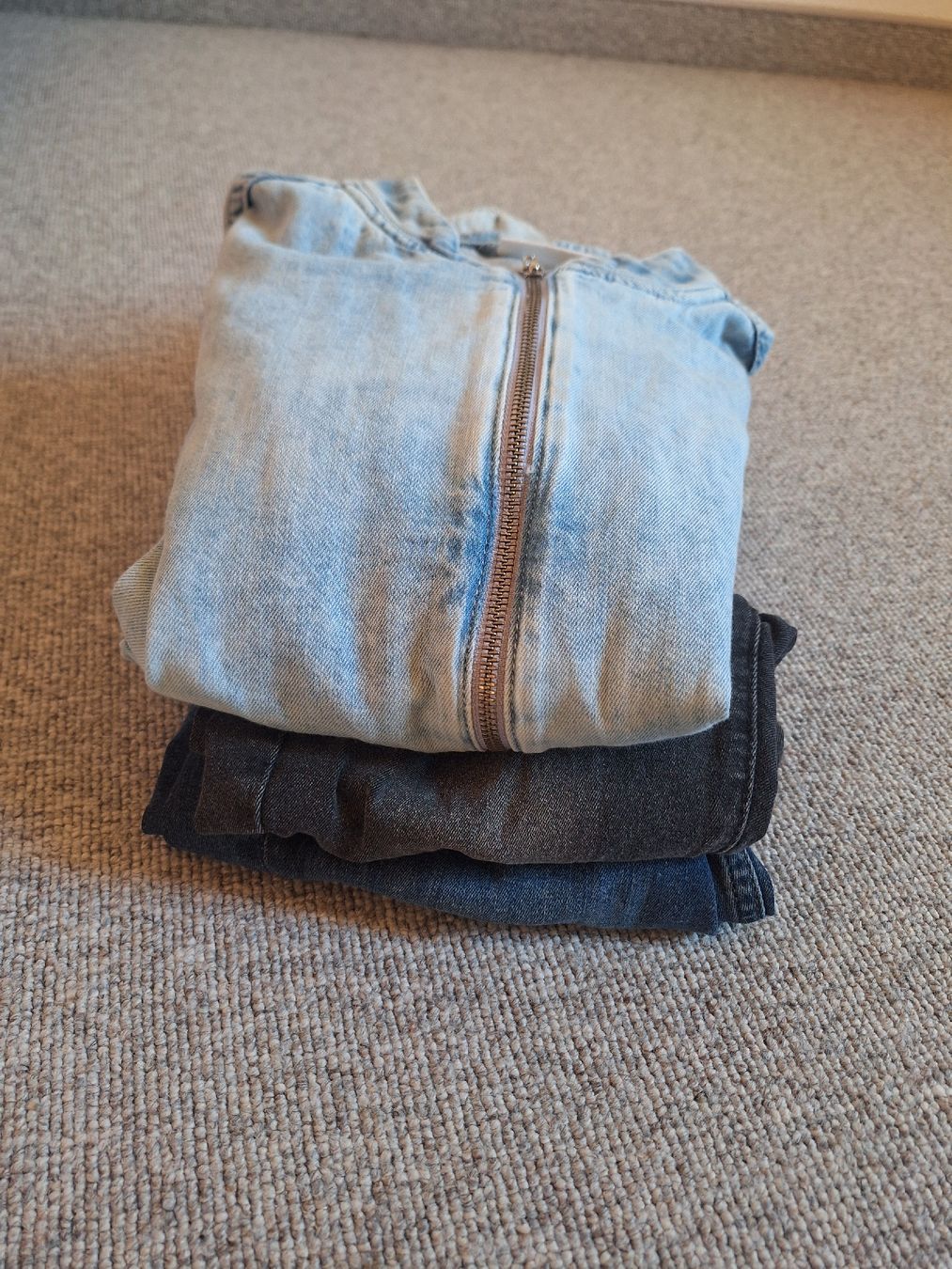 Lots de vêtements: Kleiderpaket Damen – D'occasion à Tamins par VW99 3