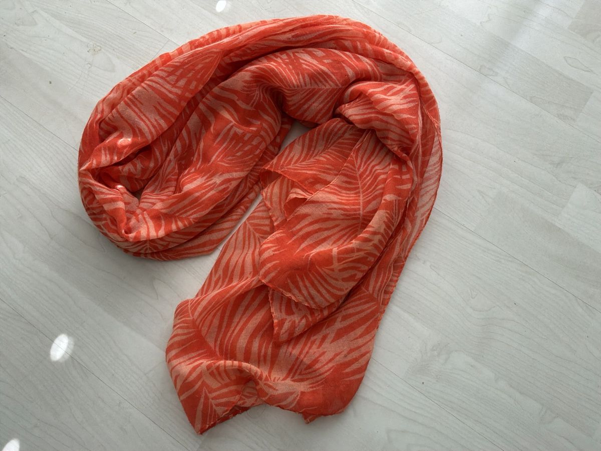 Foulard & Sciarpe: Oranger Sommerschal mit Blättern in hellorange – Usato da Bremgarten AG venduto da Belana0