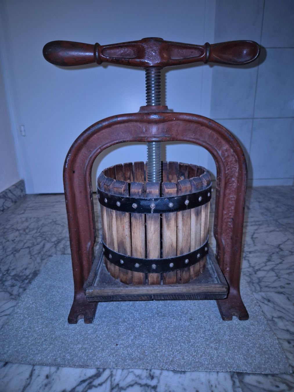 Tutte le decorazioni: Traubenpresse, antik – Usato da Speicher venduto da joreim 3