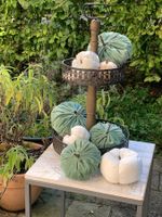 handmade-Deko mit Kürbis, nachhaltige Deko, Herbst