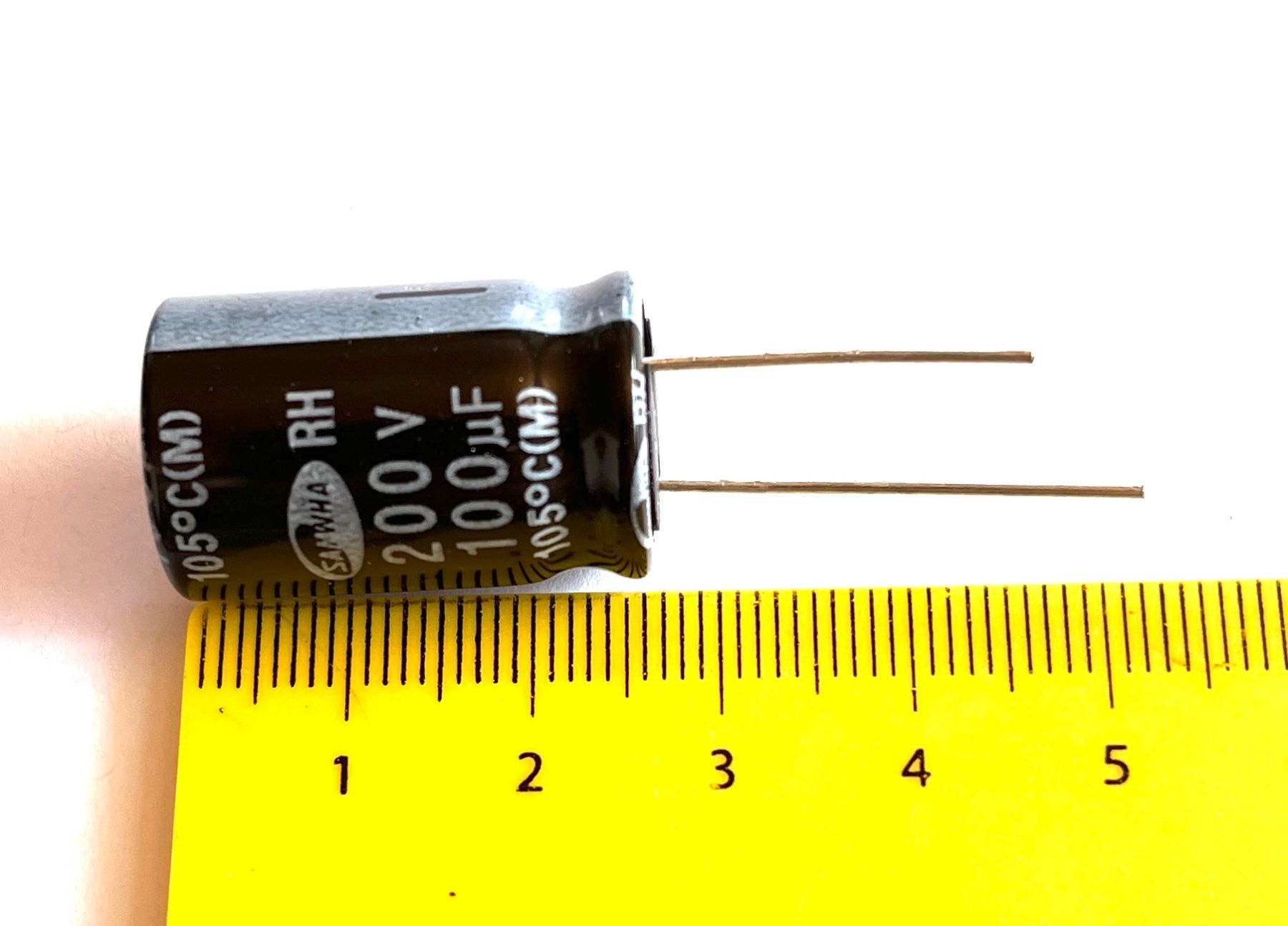 Composants électroniques: condensateur 100uF, 200V – Neuf (Voir description) à Renan BE par johncactus 1
