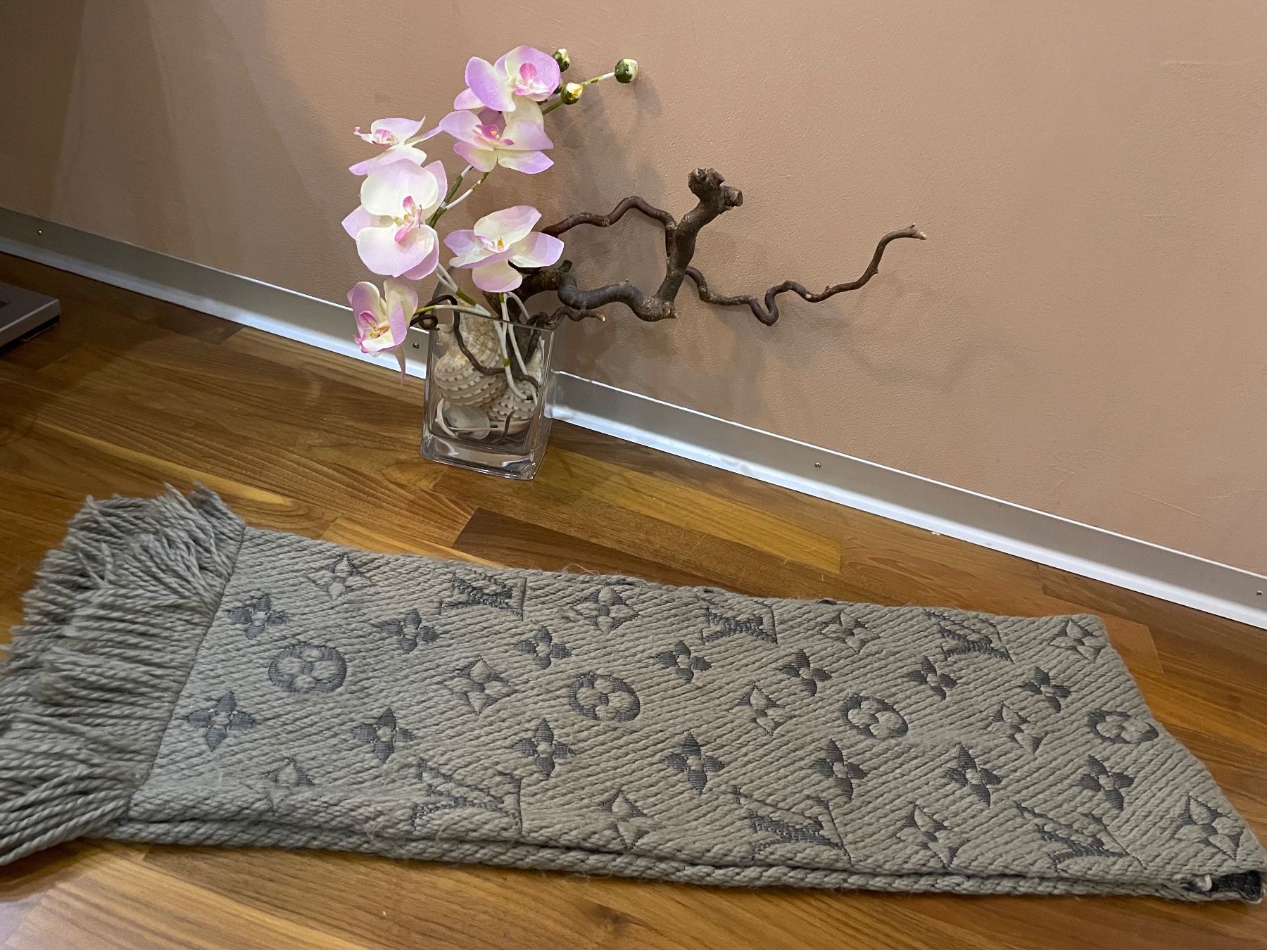 Louis Vuitton Foulard & Sciarpe: Louis Vuitton Schal Logomania – Usato da Hittnau venduto da LuxAndMore 1
