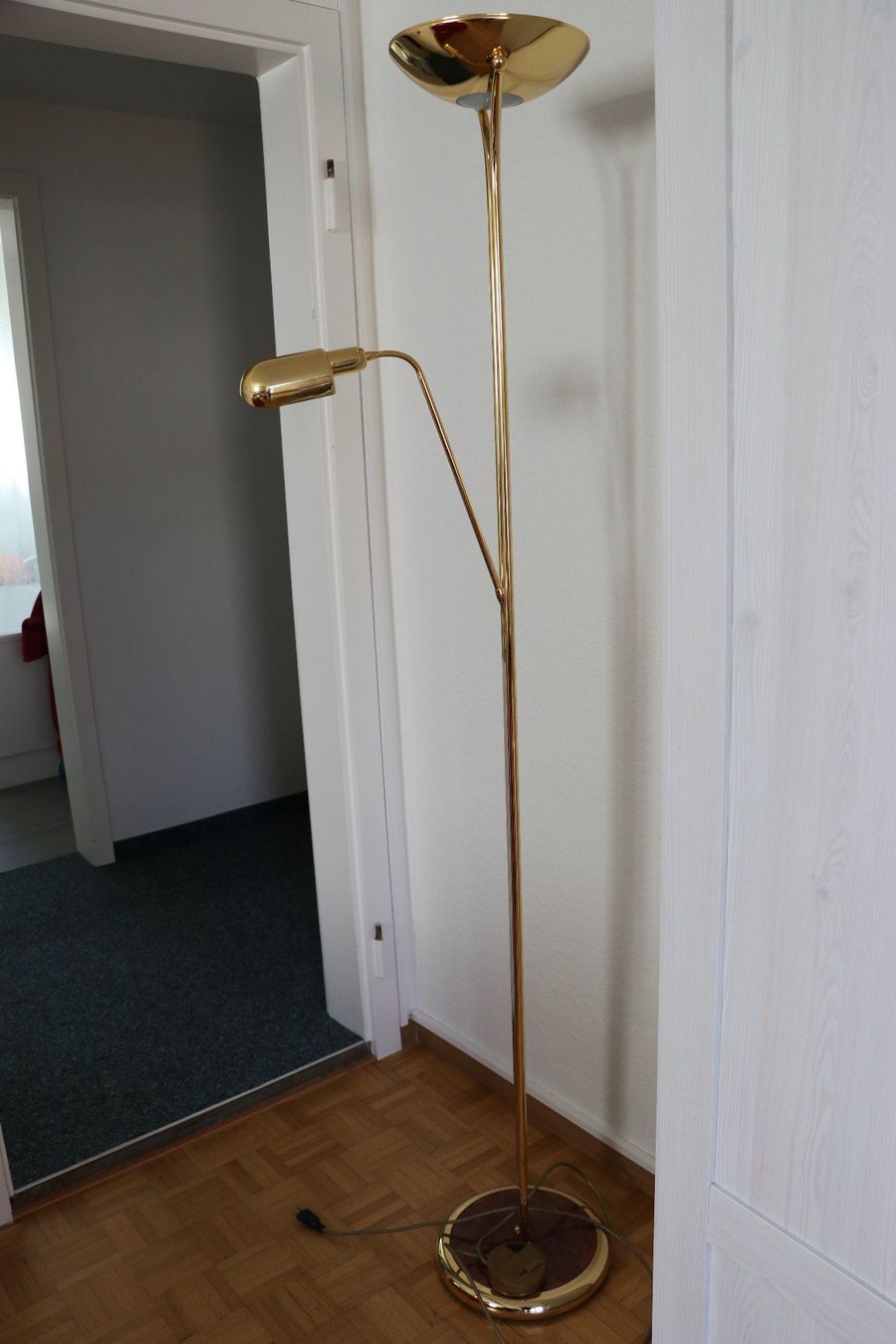 Lampen: Stehlampe Gold – Gebraucht aus Wattwil von Yakana
