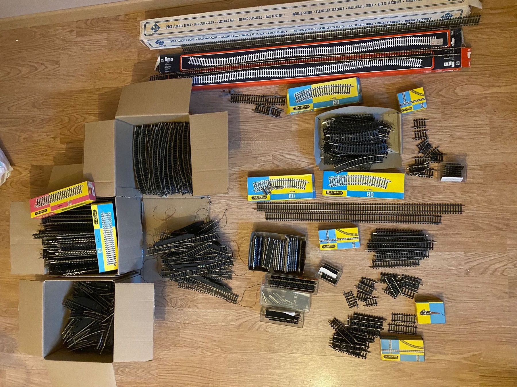 Märklin Modellini di ferrovie: H0 Schienen /Weichen – Usato da Dittingen venduto da Forfour1