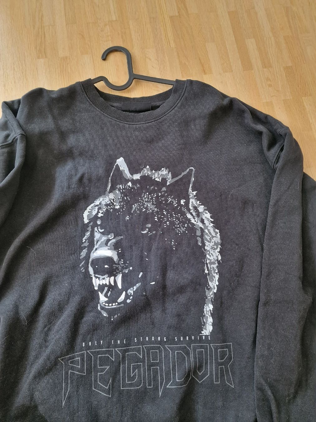 Maglioni & Felpe: Pegador Wolf-Pulli Grösse L - cooler Print! – Nuovo (secondo la descrizione) da Worblaufen venduto da DD11 1