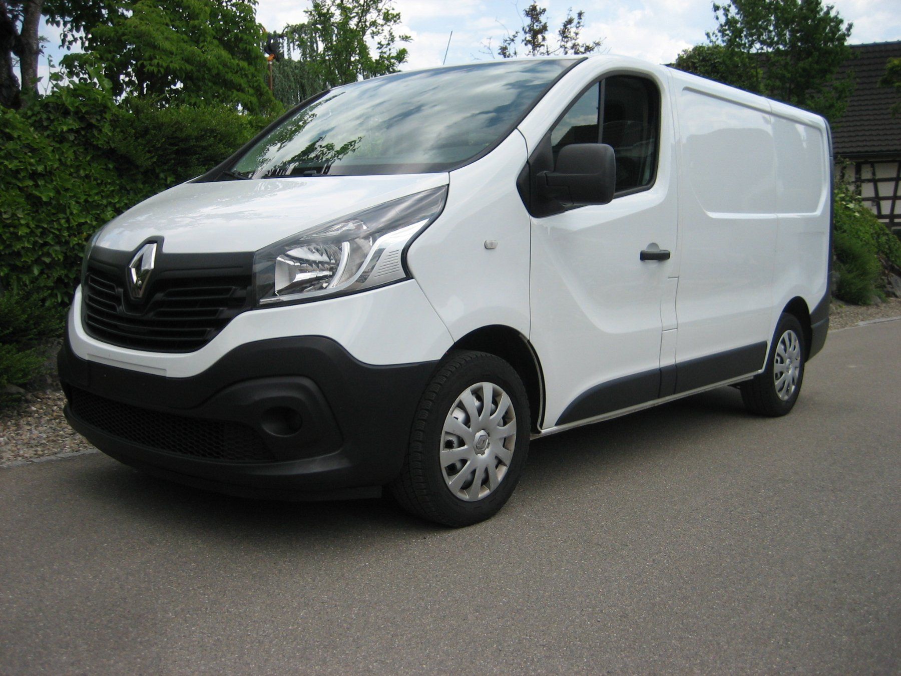 Renault Veicoli commerciali: Renault Trafic dCI 125 – Usato da Buch b. Märwil venduto da Pronet