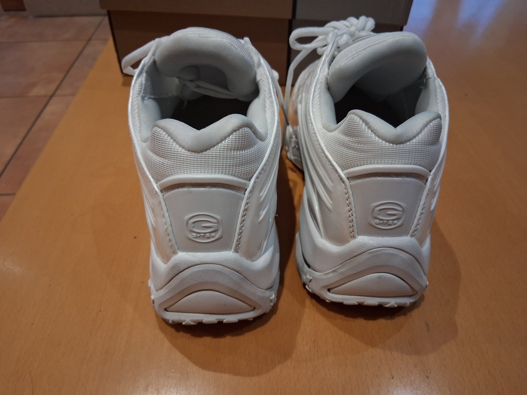 Nike Scarpe da uomo: Nocta Hot Step 2 – Usato da Sennwald venduto da Jondor1 2