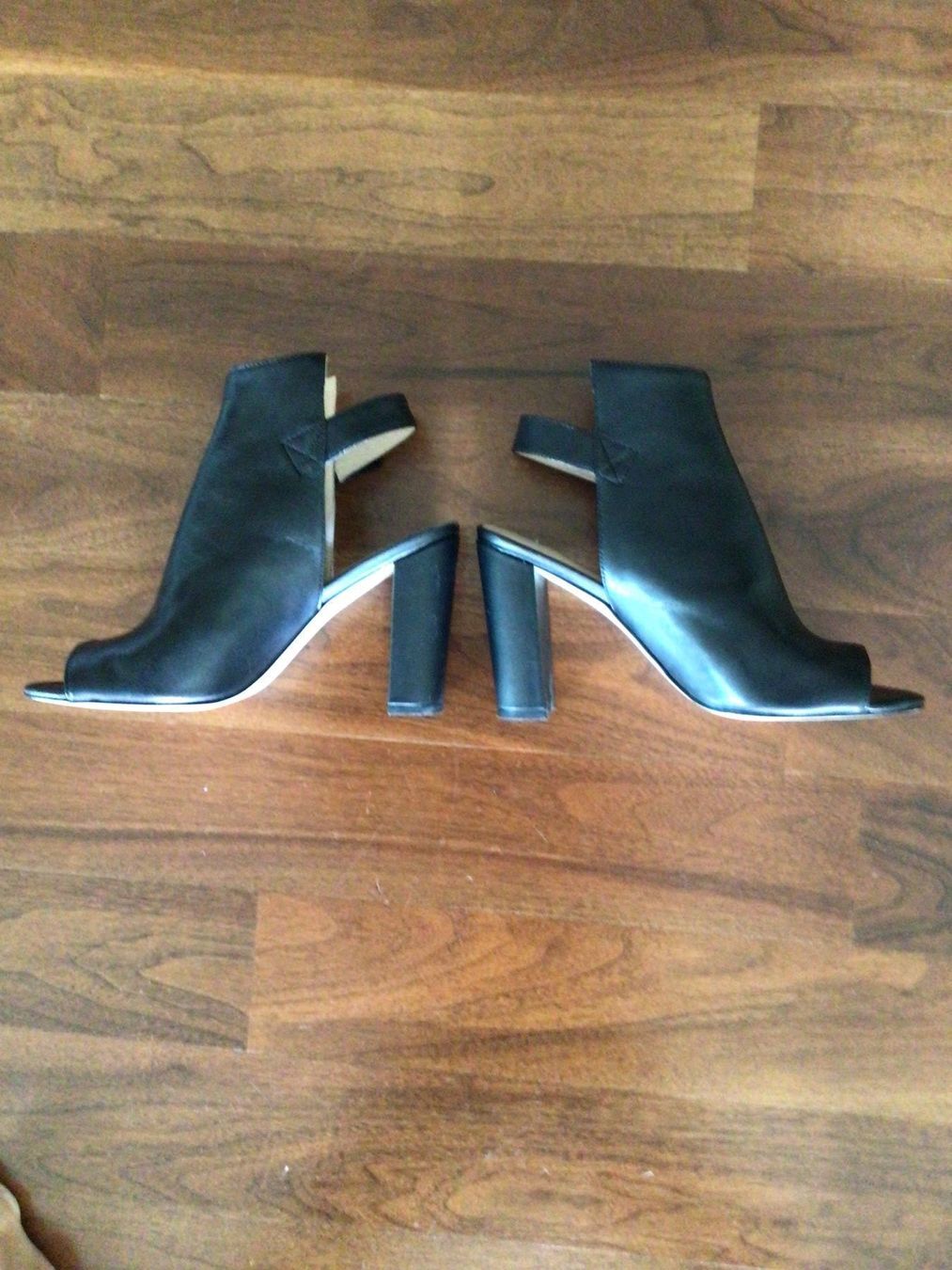 Guess Damenschuhe: Sandale Guess – Gebraucht aus Zürich von ElarmariodeRuth 3