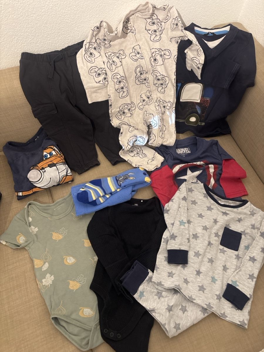 Lotti & Set di vestiti: Kleiderpaket Gr.86 ( ganz oder Einzelstück) – Usato da Liestal venduto da Efri33