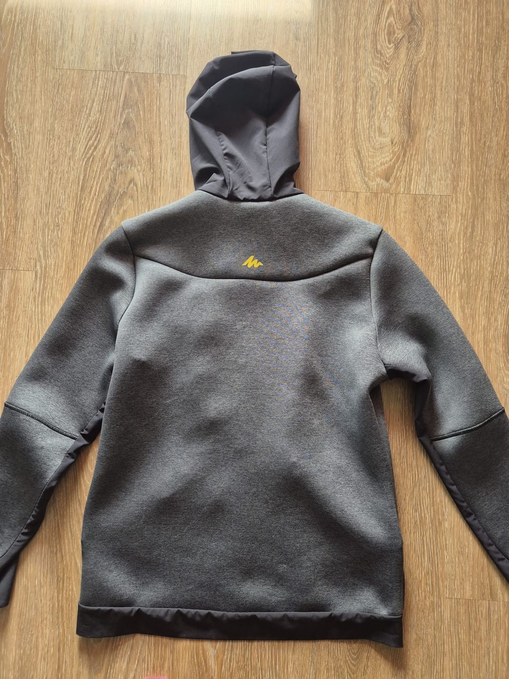 Jacken: Quechua Jacket - Grey, Winter, Hooded, medium 🥶 – Gebraucht aus Zürich von sha_rxc8 1