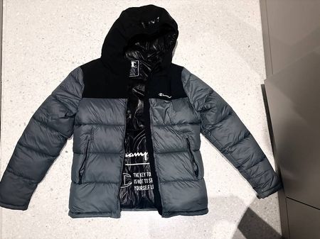 Daunenjacke Champion Gr. M (176)