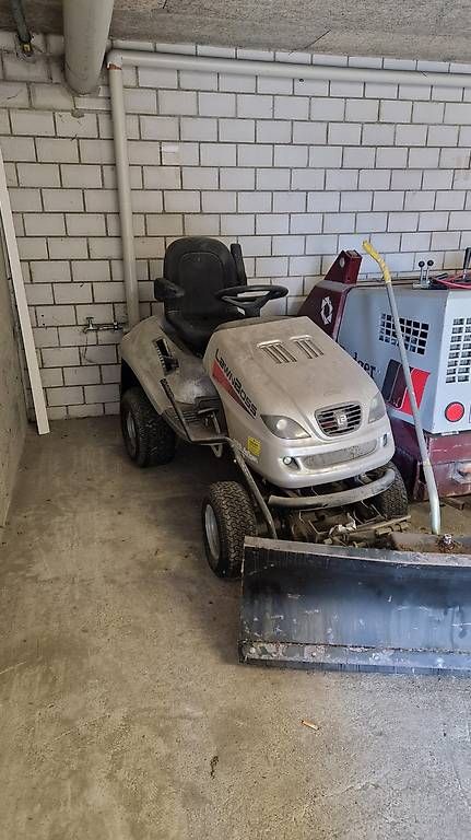 Trattori: LawnBoss 8020-H Traktor – Usato da Erlinsbach venduto da itr_m7nf