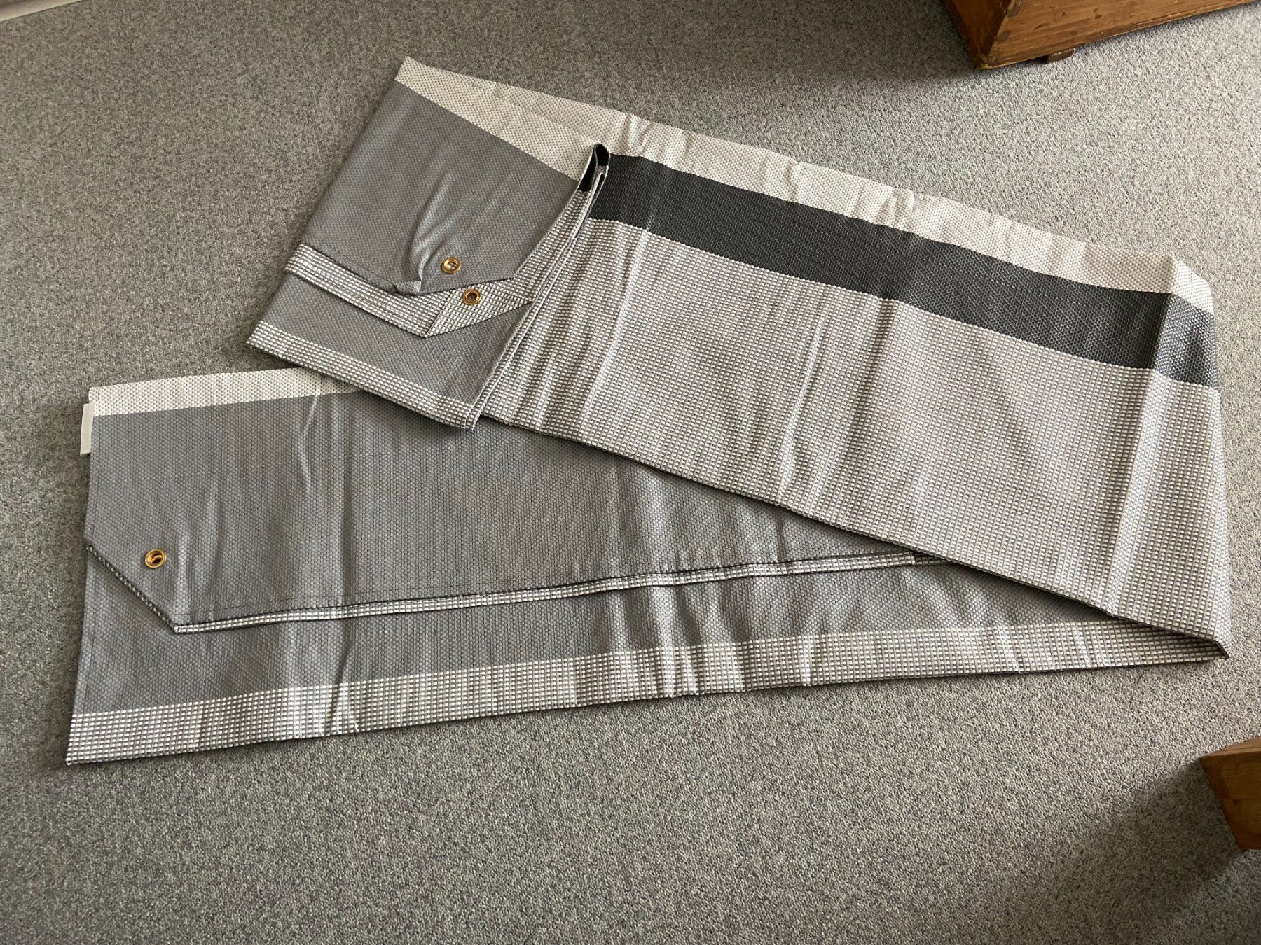 Tappeti: Vorzeltteppich 250x300 mit Tasche – Usato da Wettingen venduto da Papalota 1