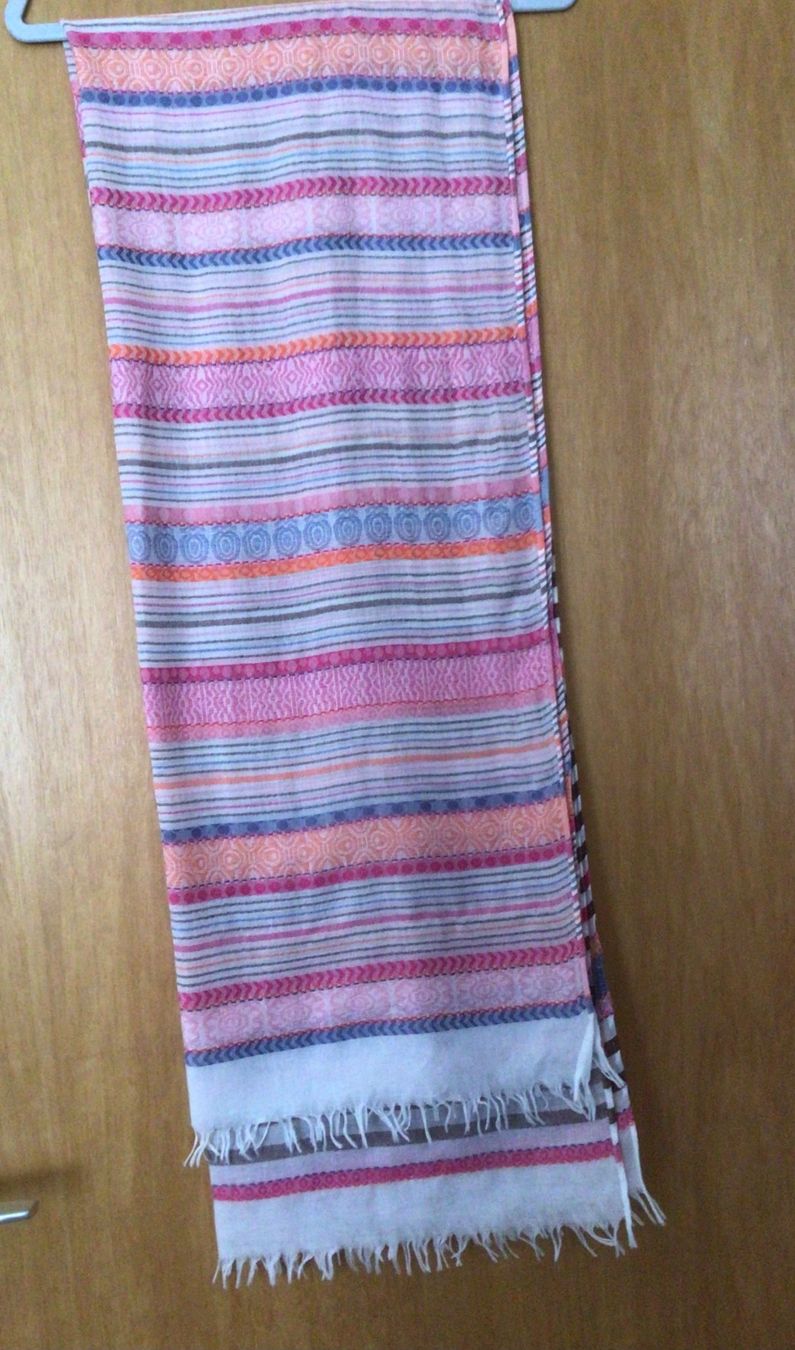 Esprit Foulards & écharpes: Esprit écharpe – Neuf (Voir description) à Peseux par Volcan3