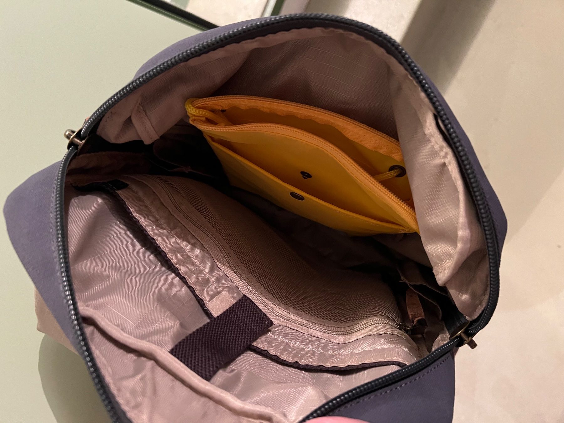 Taschen für Damen: Rucksack, nur 1x gebraucht – Gebraucht aus Buch am Irchel von RS011 2