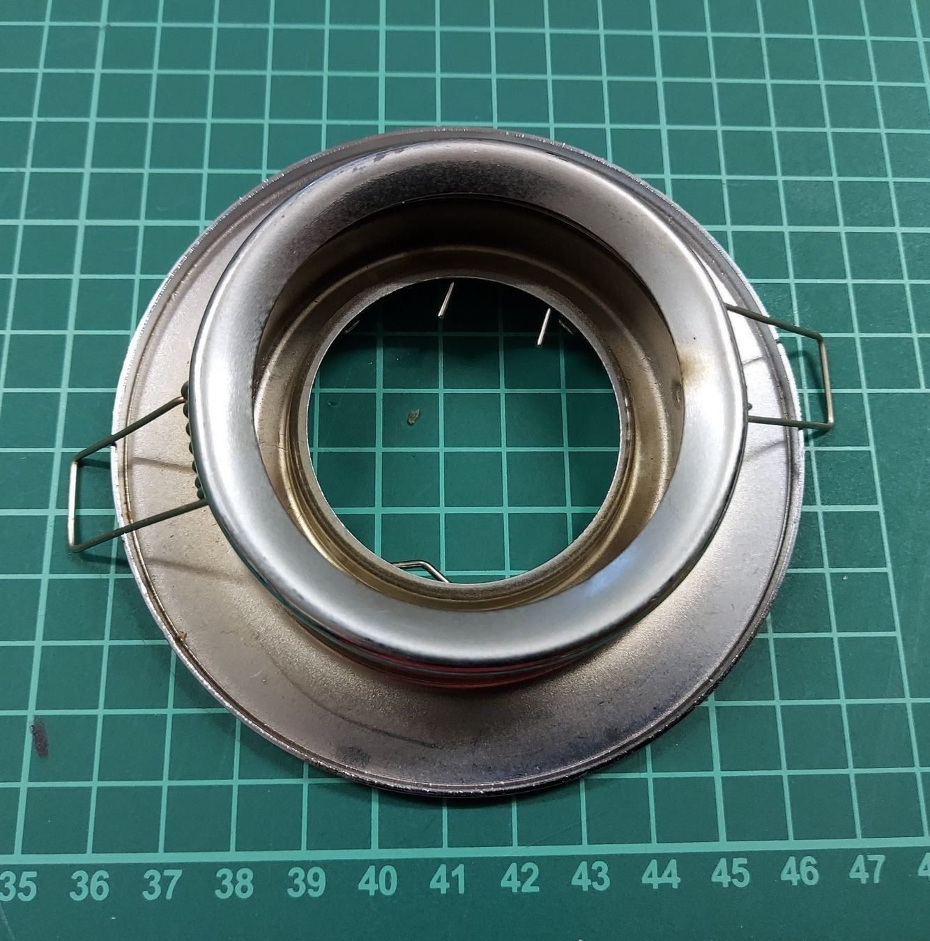 Lampade: Lampeneinbaugehäuse 3x – Usato da Lyss venduto da rochen54 2