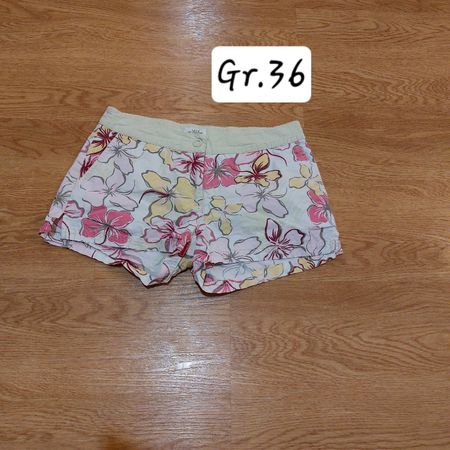 Shorts kurz mit Blumenmuster, Gr. 36, Top Zustand!